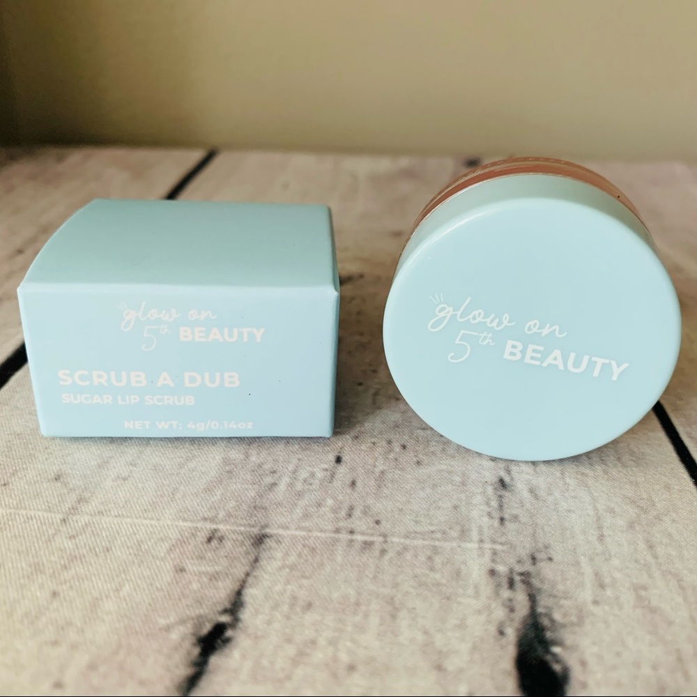 Glow On 5th Beauty Scrub A Dub Sugar Lip Scrub Strawberry Net Wt 4g/0.14OZ